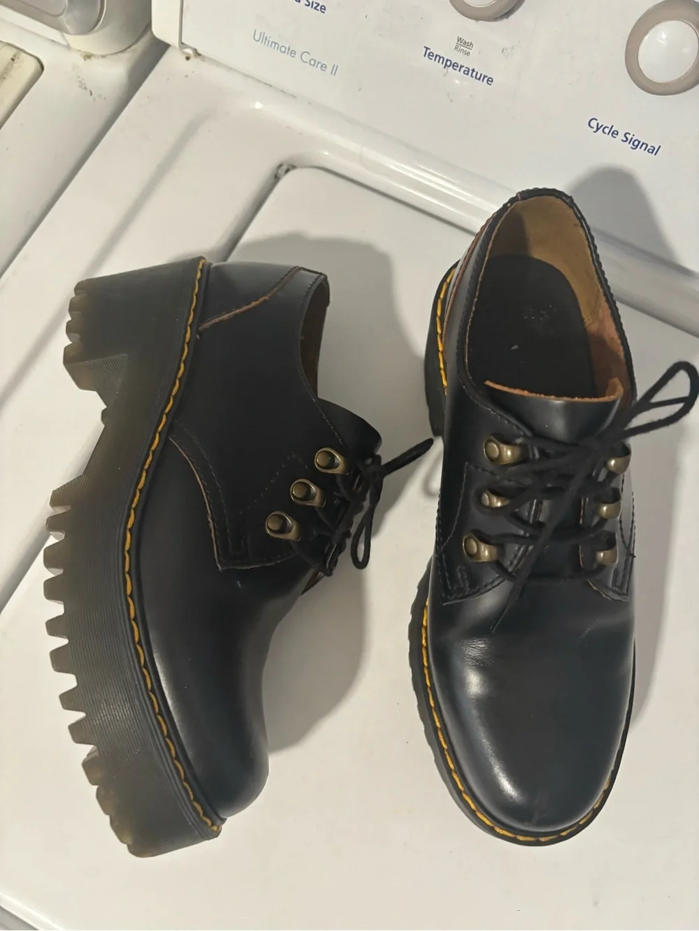 Dr. Martens Leona Low Lug Black Leather Heeled Platform Oxford Derby Shoes Sz 7